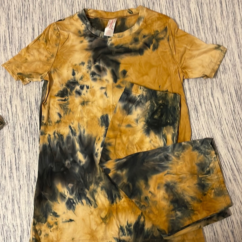 Tie dye shirt set!